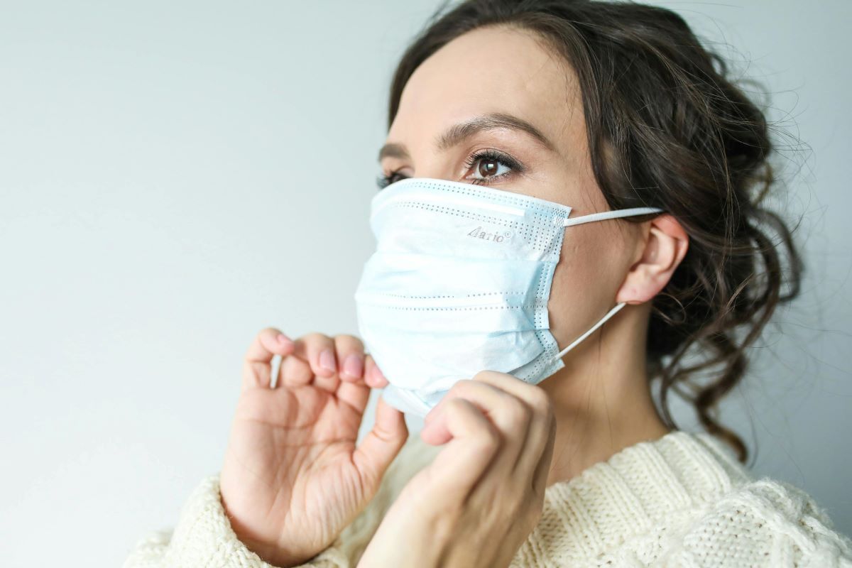 Woman wearing a healthcare mask